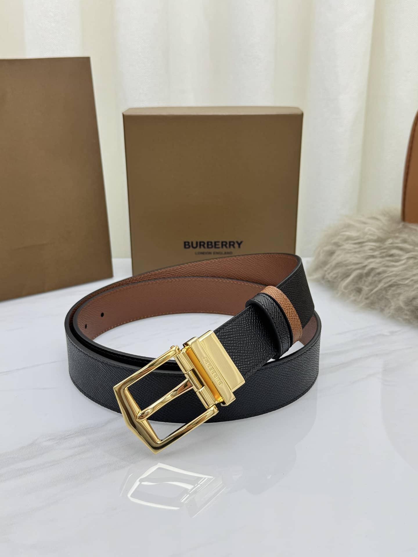 Burberry Belt-024